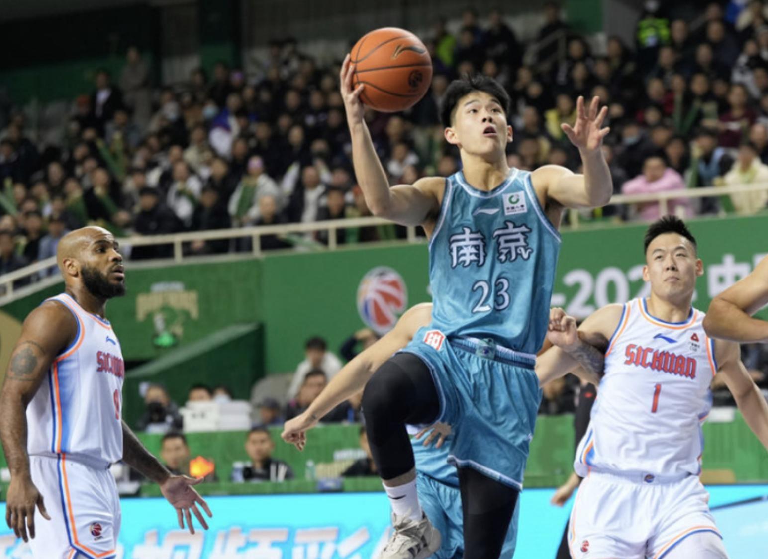 布伦森凭“金色尘埃”特质，让尼克斯距离53年首冠仅差一胜